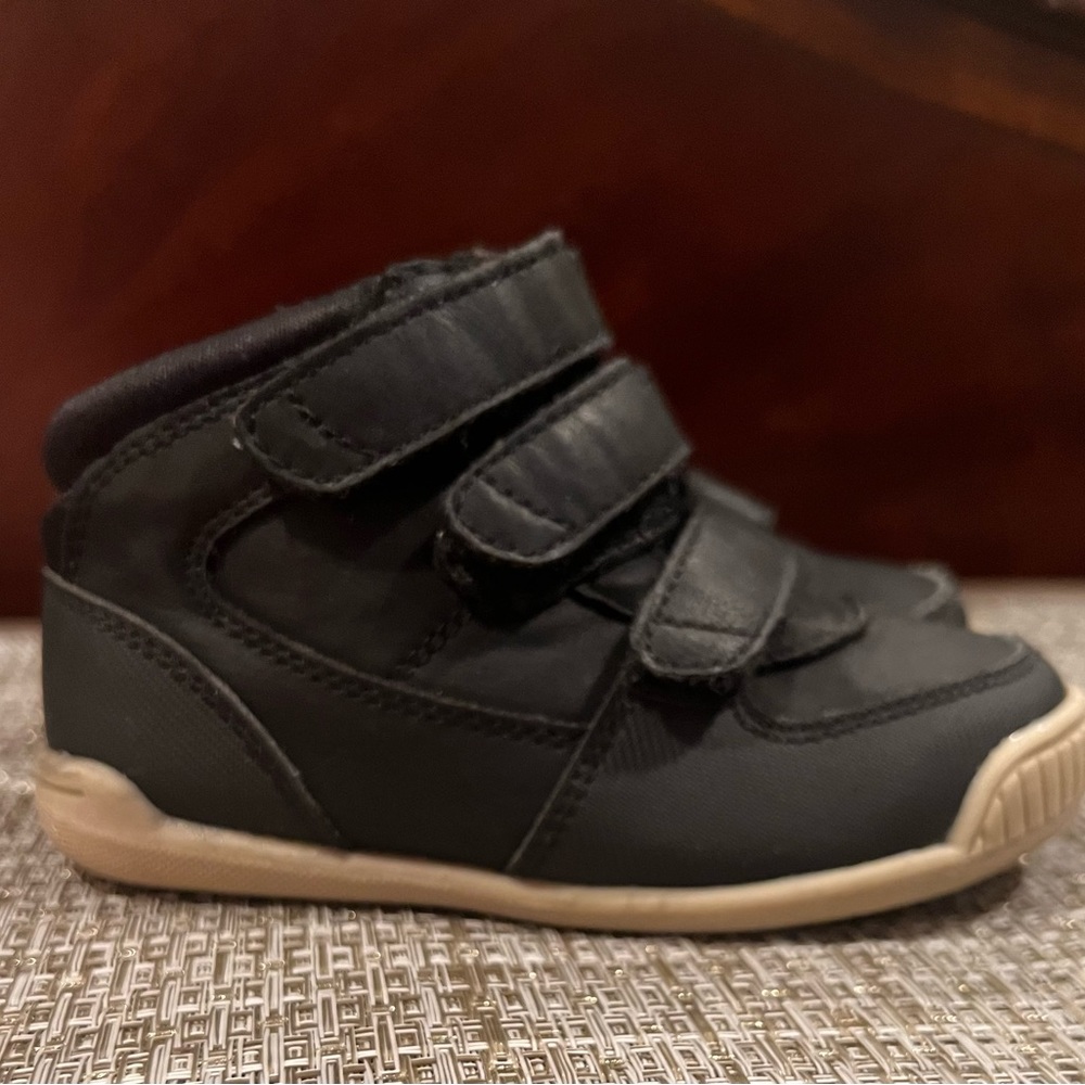 Children’s Place Baby Size 7 Sneakers